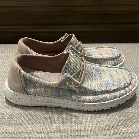 Hey Dude Aurora White shoes, size 7. - Picture 4 of 9